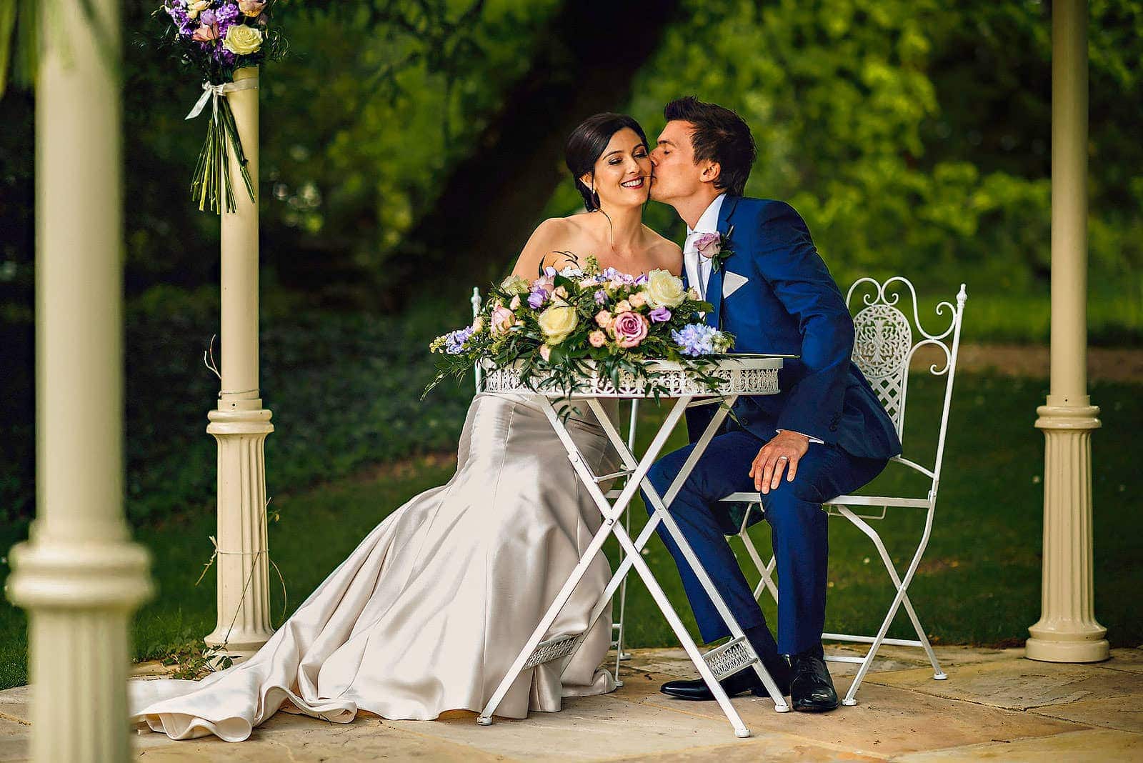 A lovely outdoor wedding at Manor By The Lake in Cheltenham